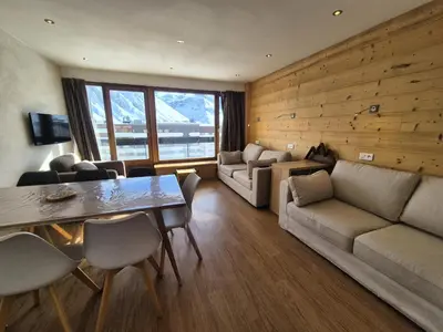 Télévision ou salle de divertissement dans l'établissement Résidence Bec Rouge - Appartement entièrement rénové·Pieds pistes·Balcon MAE-4094