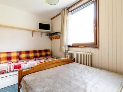 Un ou plusieurs lits dans un hébergement de l'établissement Apartment Les Genepis - Val Claret-7 by Interhome