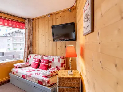 Un ou plusieurs lits dans un hébergement de l'établissement Apartment Les Genepis - Val Claret-7 by Interhome