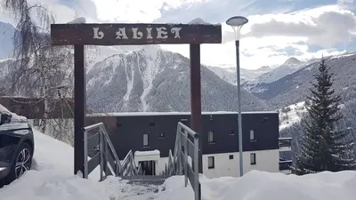 Vue générale sur la montagne ou vue sur la montagne depuis l'appartement