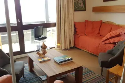 Coin salon dans l'établissement Paradiski calme et ensoleillé plan peisey