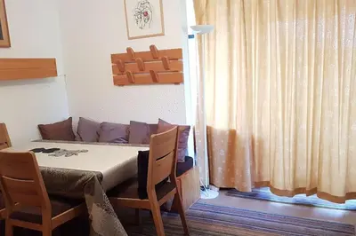 Coin salon dans l'établissement Paradiski calme et ensoleillé plan peisey
