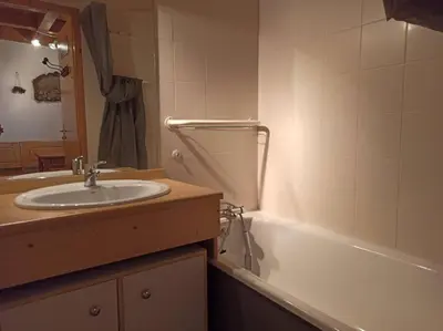 Salle de bains dans l'établissement Paradiski bordure de piste vallandry