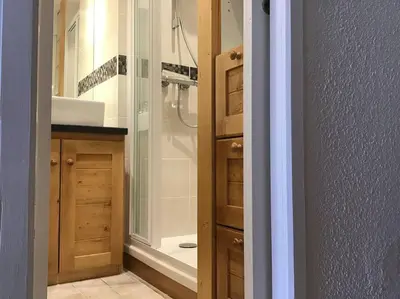 Salle de bains dans l'établissement Paradiski proche des pistes plan peisey