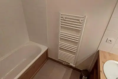 Salle de bains dans l'établissement Paradiski bel appartement rénové plan peisey