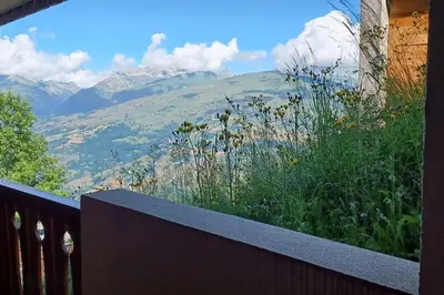 Vue générale sur la montagne ou vue sur la montagne depuis l'appartement