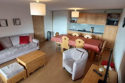 Cuisine ou kitchenette dans l'établissement Paradiski bel appartement rénové plan peisey
