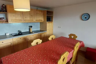 Cuisine ou kitchenette dans l'établissement Paradiski bel appartement rénové plan peisey