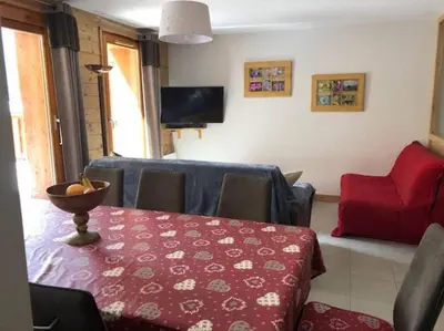 Télévision ou salle de divertissement dans l'établissement Paradiski proche des commerces plan peisey