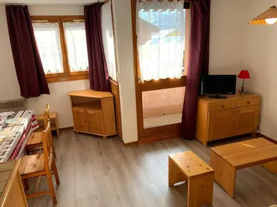 Télévision ou salle de divertissement dans l'établissement Paradiski ski au pied vallandry