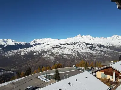 Vue générale sur la montagne ou vue sur la montagne depuis l'appartement