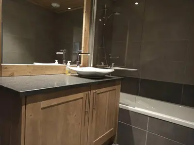 Salle de bains dans l'établissement Paradiski nouveau, calme et ensoleillé vallandry