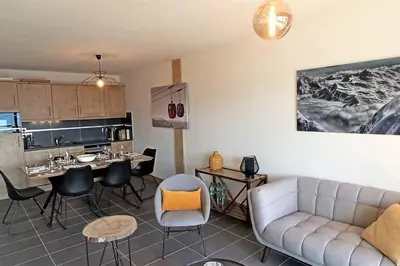 Cuisine ou kitchenette dans l'établissement Paradiski nouveau, calme et ensoleillé vallandry