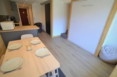 Cuisine ou kitchenette dans l'établissement Paradiski rénové proche pistes et commerces plan peisey