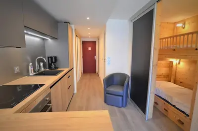 Cuisine ou kitchenette dans l'établissement Paradiski rénové proche pistes et commerces plan peisey