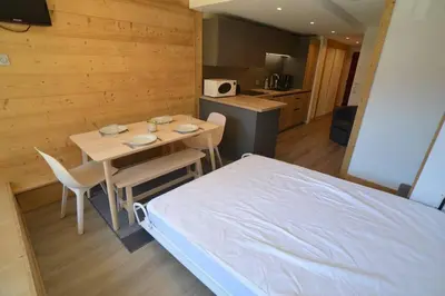 Cuisine ou kitchenette dans l'établissement Paradiski rénové proche pistes et commerces plan peisey