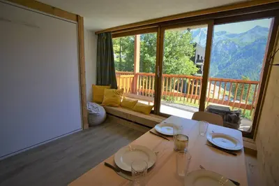 Vue générale sur la montagne ou vue sur la montagne depuis l'appartement