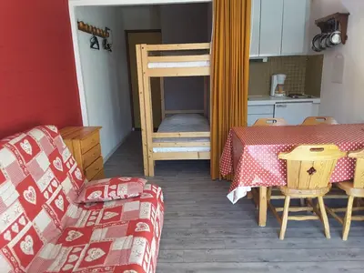 Cuisine ou kitchenette dans l'établissement Paradiski calme et ensoleillé plan peisey