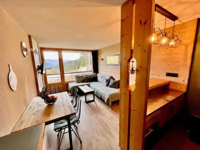 Un ou plusieurs lits dans un hébergement de l'établissement Studio rénové 5 pers, ski aux pieds, fibre et balcon - FR-1-346-555