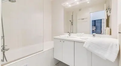 Salle de bains dans l'établissement Résidence PrÉmou - 2 pièces 4, 3 belle vue lac Grande Motte MAE-4264