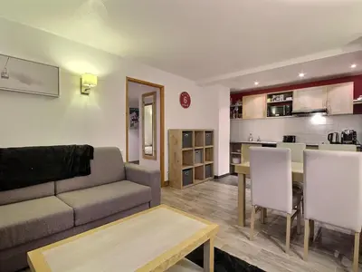 Cuisine ou kitchenette dans l'établissement Appartement PMR avec accès direct pistes - FR-1-455-234