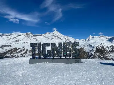 Vue générale sur la montagne ou vue sur la montagne depuis l'appartement