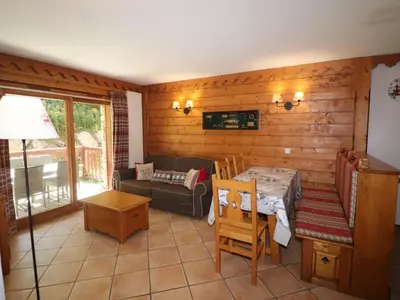Coin salon dans l'établissement Appartement confortable avec terrasse et WIFI - 6 pers - FR-1-502-533