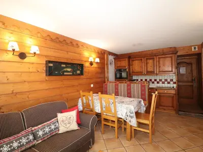 Coin salon dans l'établissement Appartement confortable avec terrasse et WIFI - 6 pers - FR-1-502-533