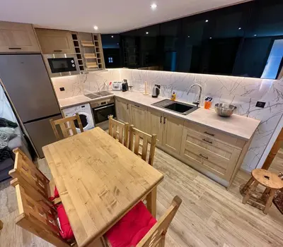 Cuisine ou kitchenette dans l'établissement Le Refuge d'Ours, Champagny