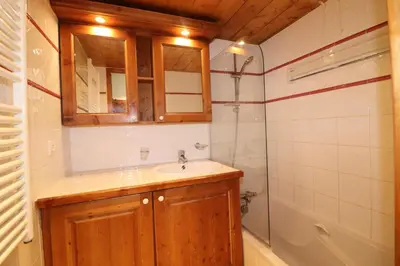 Salle de bains dans l'établissement Résidence Ecrin Des Neiges - Beau 3 pièces au coeur de Val Claret MAE-1704