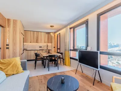 Coin salon dans l'établissement Appart chic avec SPA, parking et WIFI - Les Arcs 1800 - FR-1-352-96