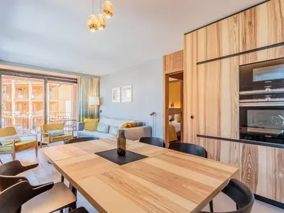 Cuisine ou kitchenette dans l'établissement Appart chic avec SPA, parking et WIFI - Les Arcs 1800 - FR-1-352-96
