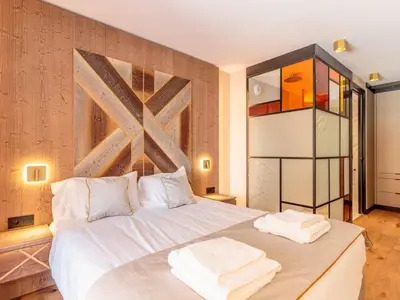 Un ou plusieurs lits dans un hébergement de l'établissement Appart chic avec SPA, parking et WIFI - Les Arcs 1800 - FR-1-352-96