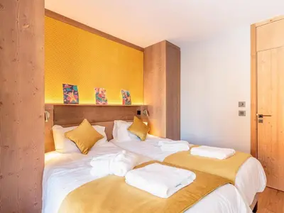 Un ou plusieurs lits dans un hébergement de l'établissement Appart chic avec SPA, parking et WIFI - Les Arcs 1800 - FR-1-352-96