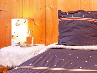 Un ou plusieurs lits dans un hébergement de l'établissement Chalet in Moulin with Sauna & Stunning Views