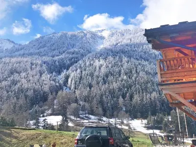 Vue générale sur la montagne ou vue sur la montagne depuis le chalet