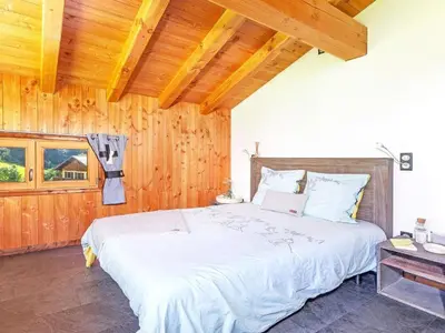 Un ou plusieurs lits dans un hébergement de l'établissement Chalet in Moulin with Sauna & Stunning Views