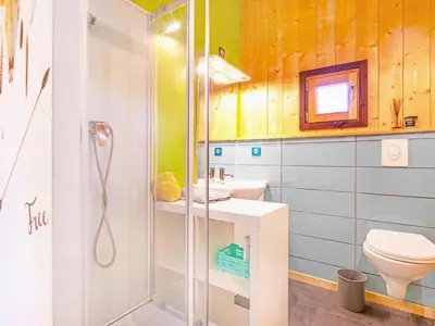 Salle de bains dans l'établissement Chalet in Moulin with Sauna & Stunning Views