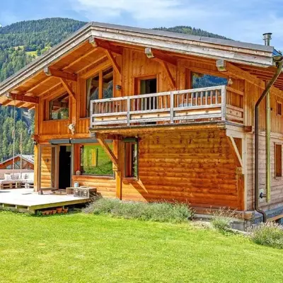 Chalet in Moulin with Sauna & Stunning Views