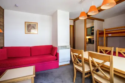 Coin salon dans l'établissement Résidence Les Chalets des Arolles - maeva Home - Studio 4 Personnes - Budget MAE-5804