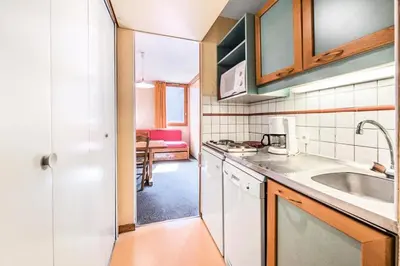 Cuisine ou kitchenette dans l'établissement Résidence Les Chalets des Arolles - maeva Home - Studio 5 Personnes - Budget MAE-6424