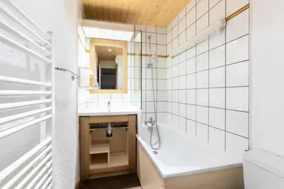 Salle de bains dans l'établissement Résidence Les Chalets des Arolles - maeva Home - Studio 4 Personnes - Confort MAE-0024