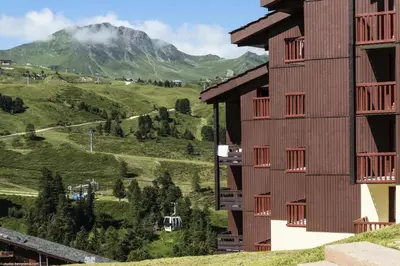 Vue générale sur la montagne ou vue sur la montagne depuis l'appartement