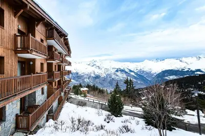 Vue générale sur la montagne ou vue sur la montagne depuis l'appartement