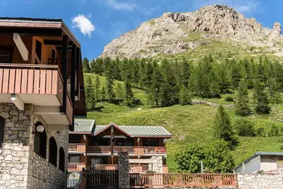 Vue générale sur la montagne ou vue sur la montagne depuis l'appartement