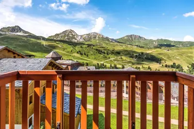 Vue générale sur la montagne ou vue sur la montagne depuis l'appartement