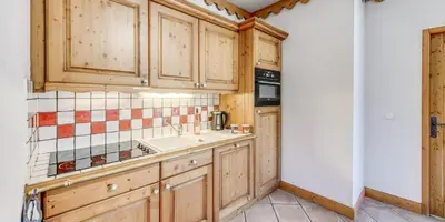 Cuisine ou kitchenette dans l'établissement Résidence Les Alpages - 3 Pièces pour 6 Personnes MAE-3844