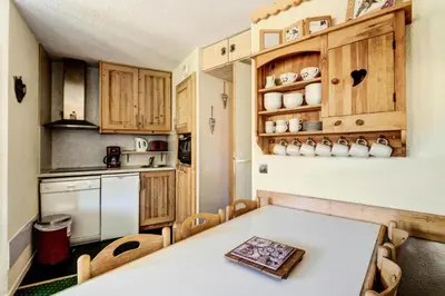 Cuisine ou kitchenette dans l'établissement Résidence Callisto - maeva Home - Appartement 3 pièces 6 personnes - Budget MAE-8964