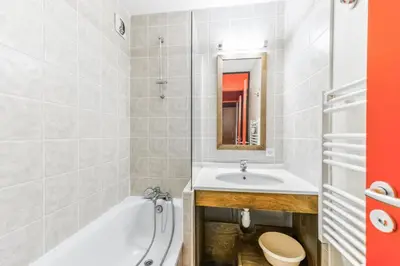 Salle de bains dans l'établissement Résidence Le Quartz - maeva Home - 2 Pièces 4 Personnes Sélection MAE-3890