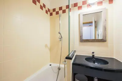 Salle de bains dans l'établissement Résidence Les Constellations - maeva Home - Appartement 2 Pièces 5 Personnes - Confort MAE-3350